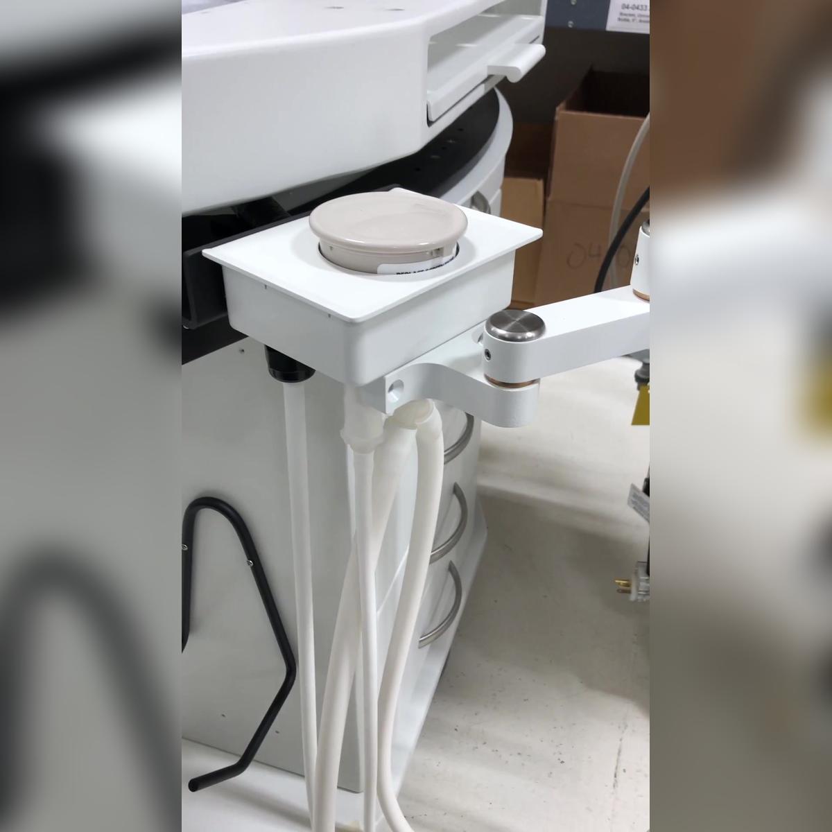 Replacing the Solids Trap on Assistant's Cart [66-4032]