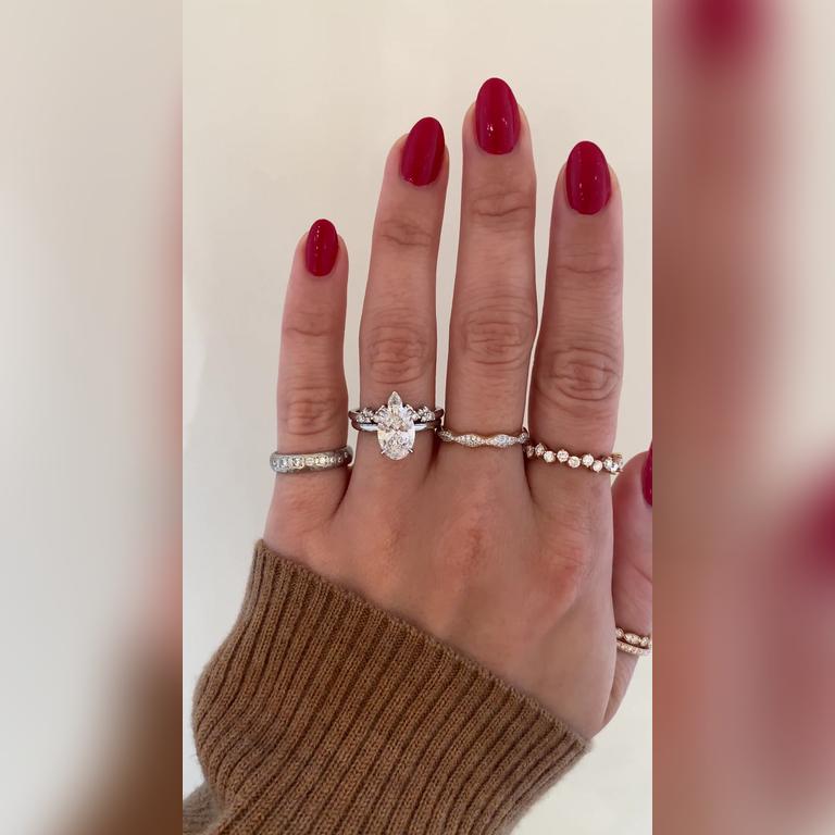 Ariya-2.50ctOval-Plat-Gwen