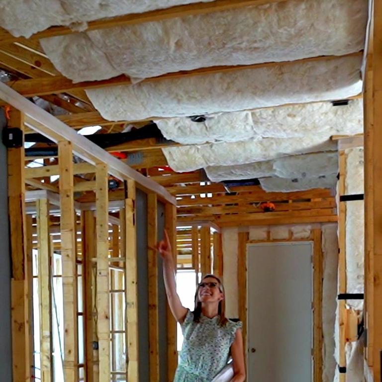 Crystal - Reel - Walking through the home and presenting