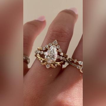 Capella-1.7ctPear-14kYG-CusKya-Adelina