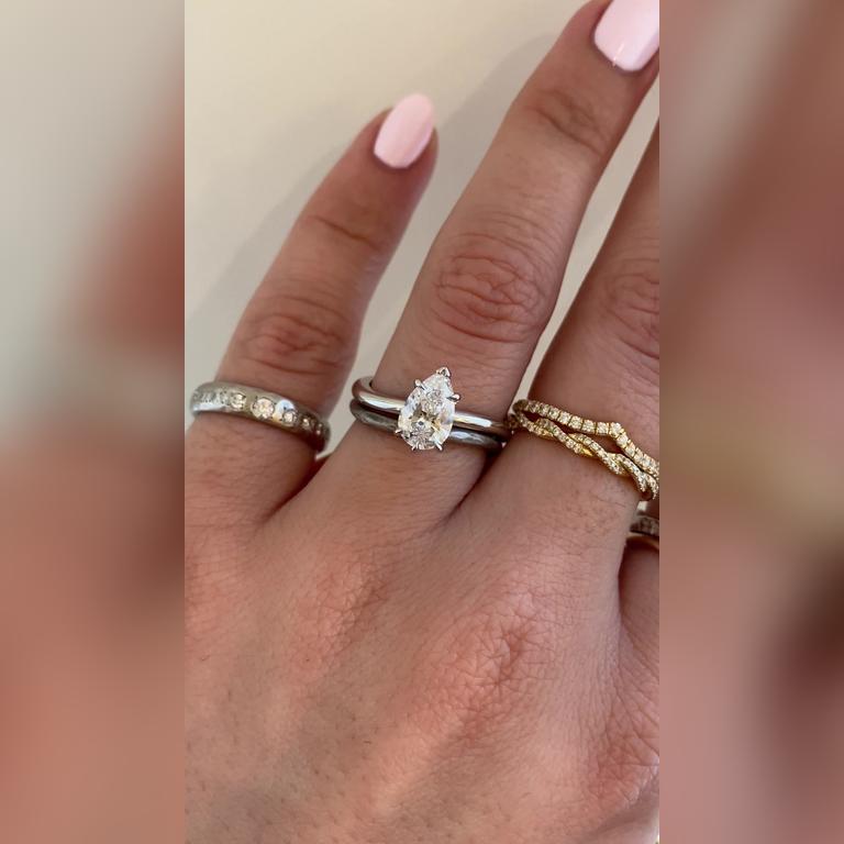 Dionne-1ctPear-18kWhiteGold-Flora