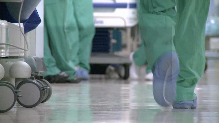 Vater tanzt jeden Tag, bis Sohn aus dem Krankenhaus kommt