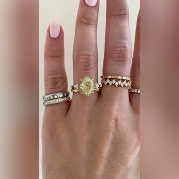 Evelina-2ctOval-FancyYellow-Whirlwind