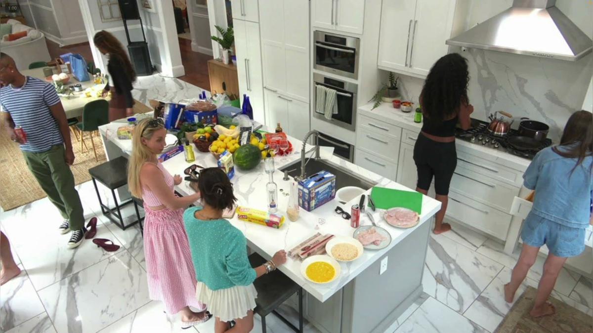 King's Hawaiian - Summer House - S10 E2 - Bravo