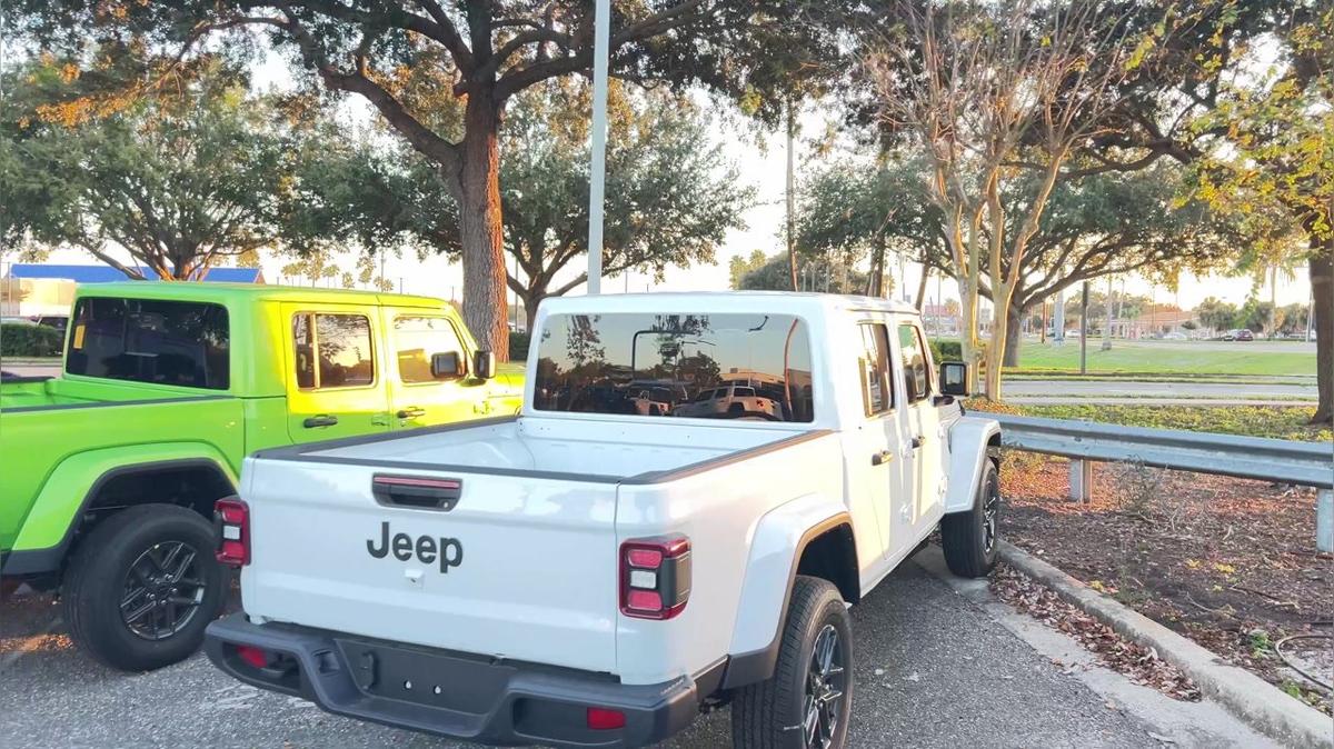 Ron’s Gladiatorlot video by Walter/ Airport CDJ 407-541-6200