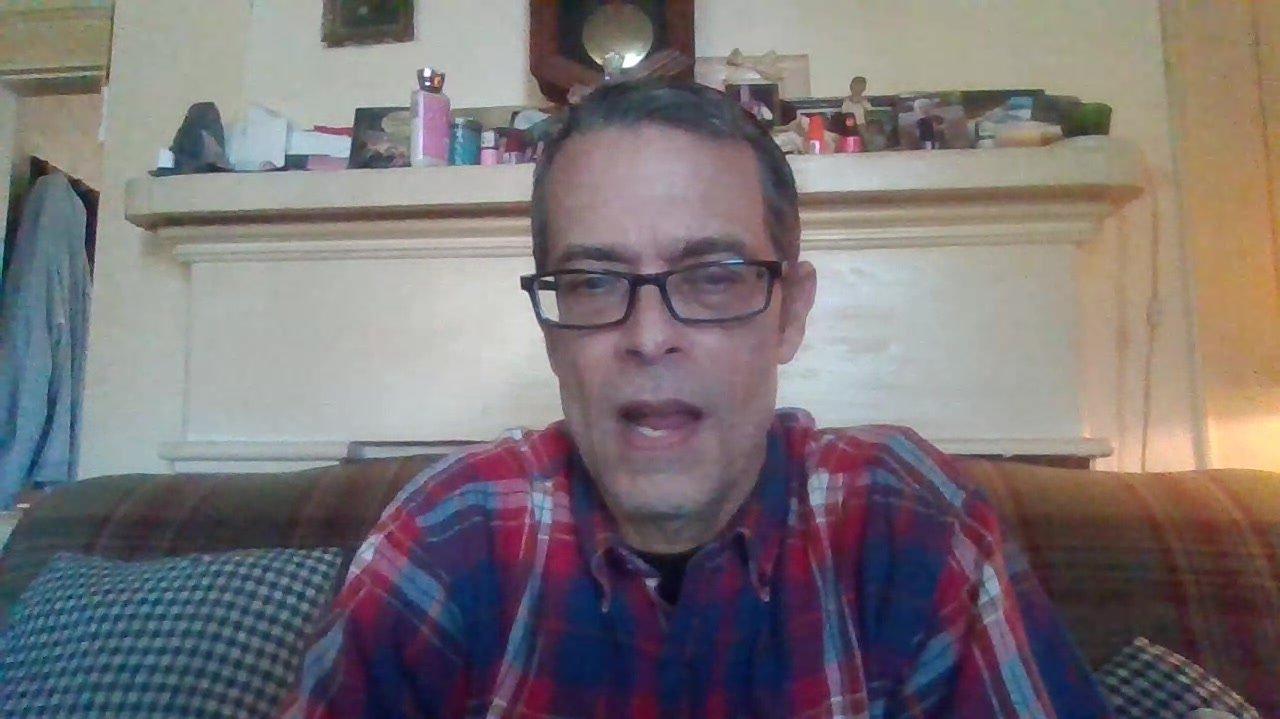 Please briefly introduce yourself (name, where you live, whether you are a college senior or career-changer).