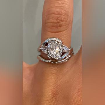 Vandis-1.50ctOval-Platinum-VineDia