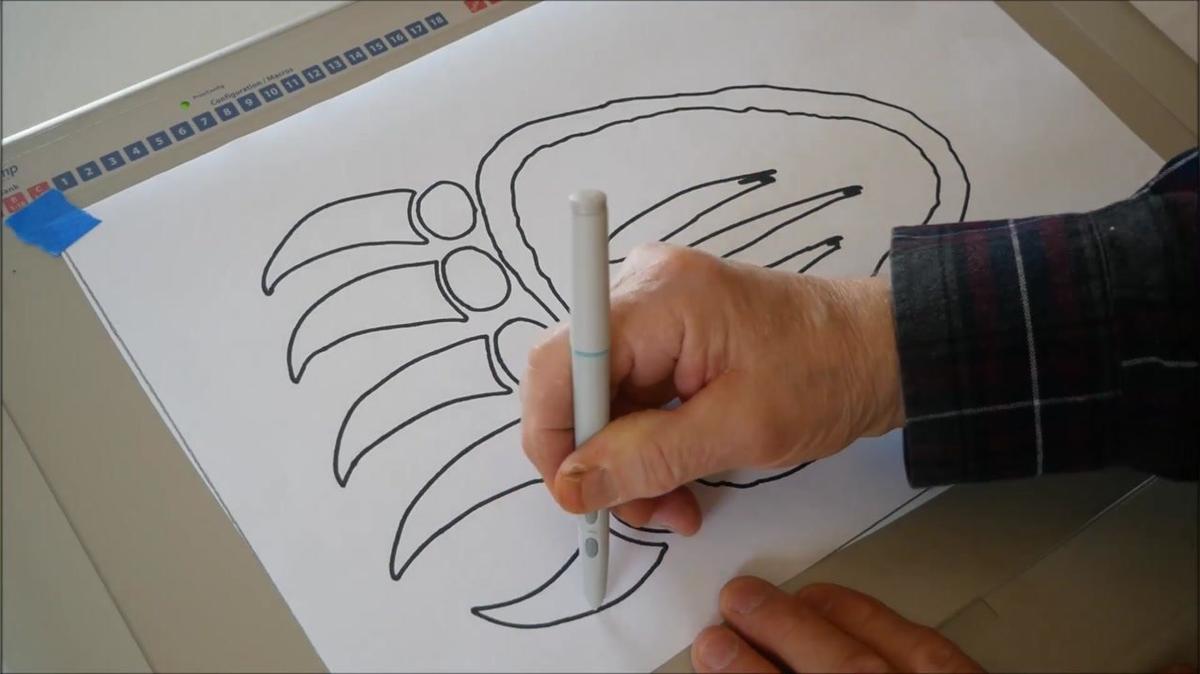 using the small drawing board(portable) and tracing a bear&#39;s paw