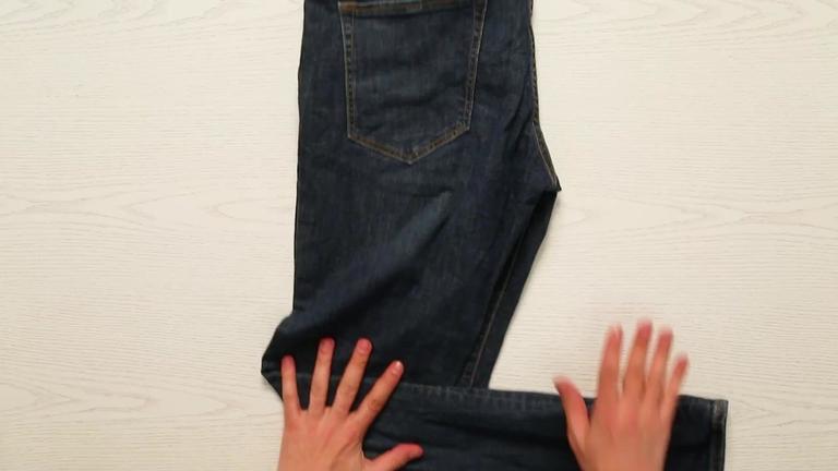 Hosen clever falten - So einfach ist es!