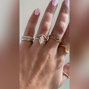Lola-1.5ctMarquise-18kY-LeafProngs-Anne