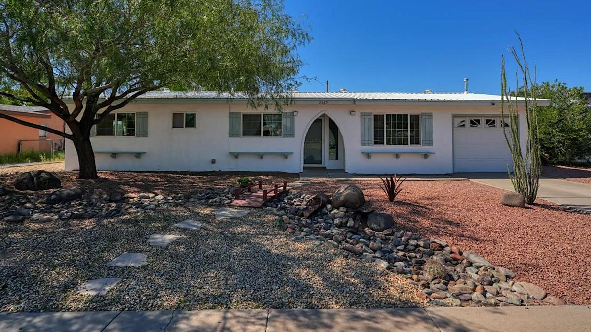 2013 Evelyn Street, Las Cruces, NM 88001.