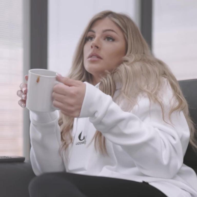 UCORE Lounging Social 002