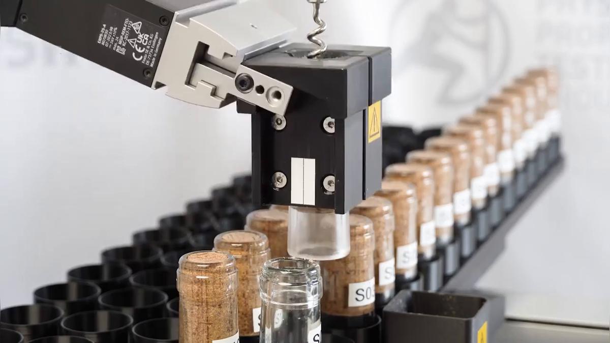 Automated cork extraction force tester