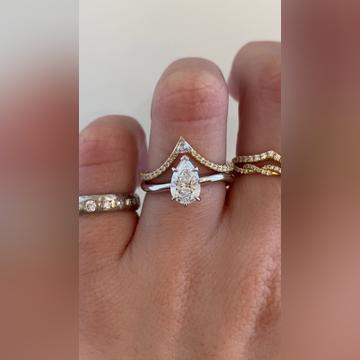 Dionne-1ctPear-18kWhiteGold-Kia