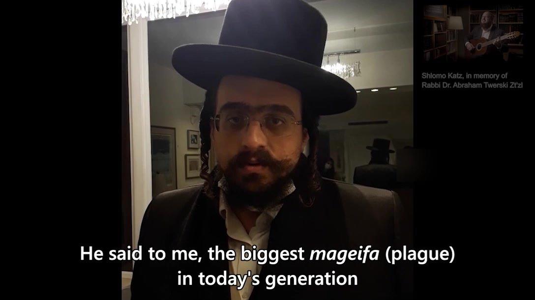 Chaim Twerski speaks at the Shiva of his grandfather.