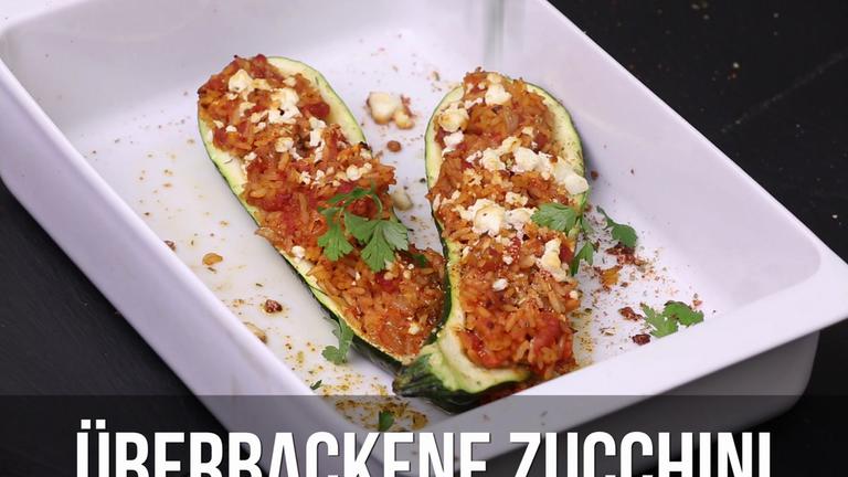 Überbackene Zucchini mit Reisfüllung