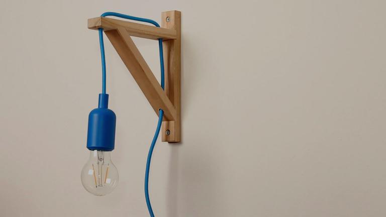Ikea Hack: Lampe aus Regalwinkel
