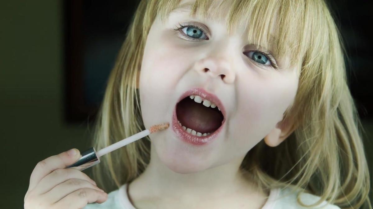 Mit diesen Fotos warnt Mutter vor Kinderschminke