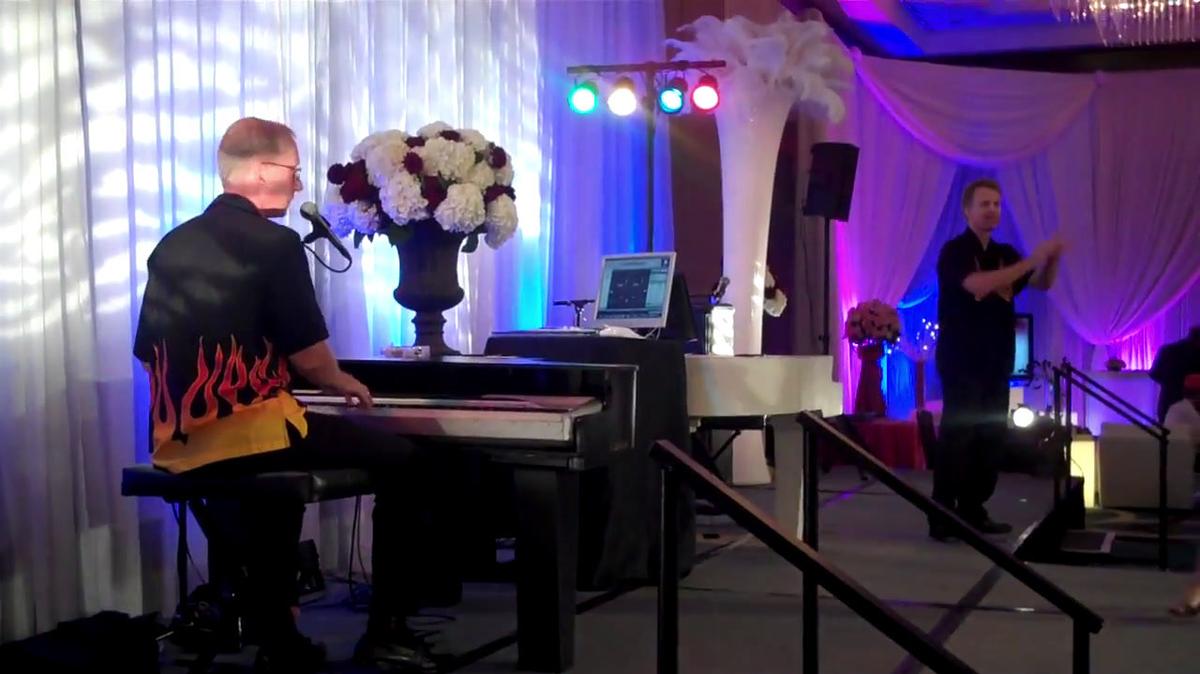 Dueling Pianos at Bridal Show.mp4
