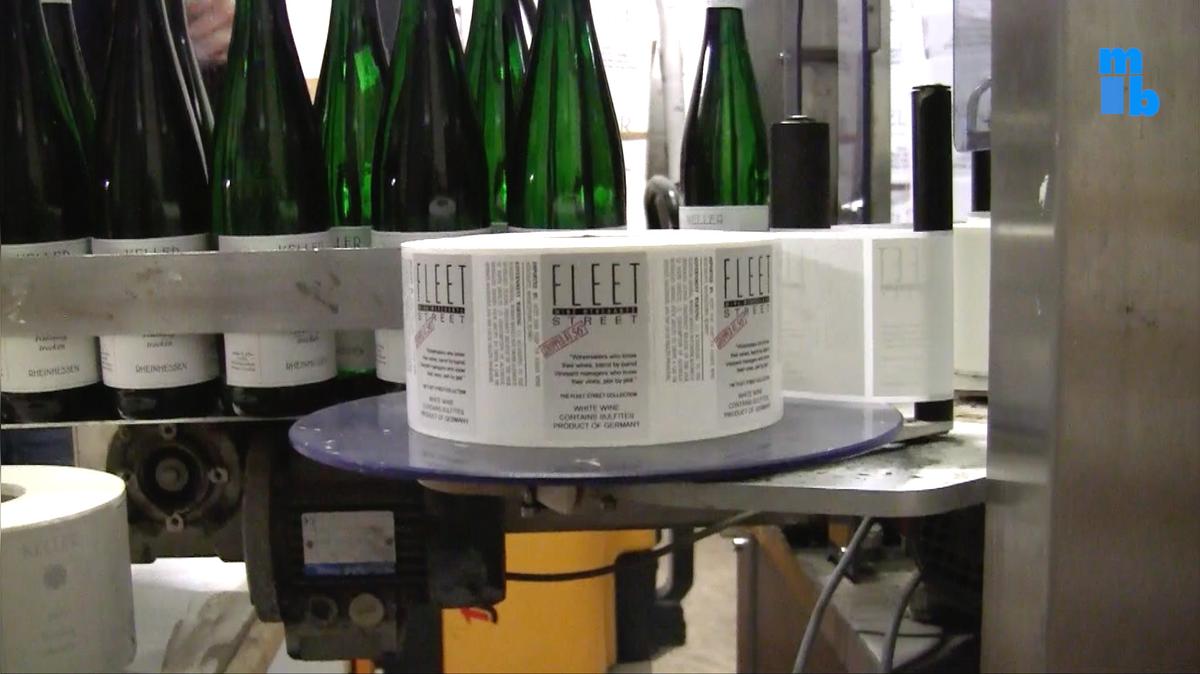 Bottling Weingut Keller&#39;s Trocken Riesling