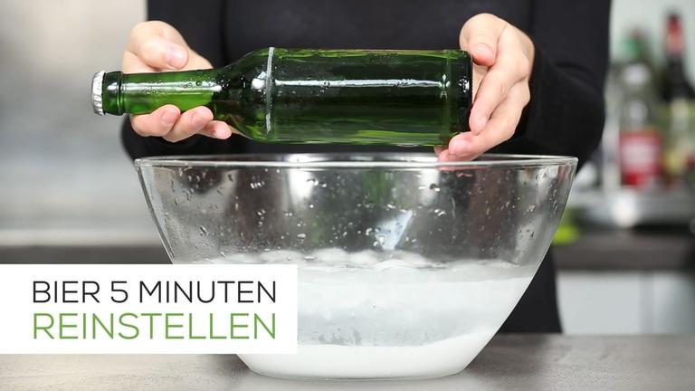 Kitchen-Hack: Bier und Weißwein schnell kühlen