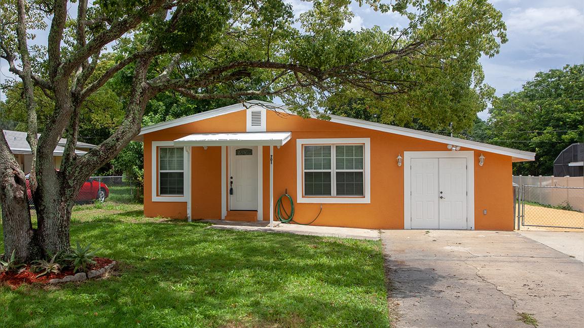 701 N. Adams Ave., Dundee, FL 33838