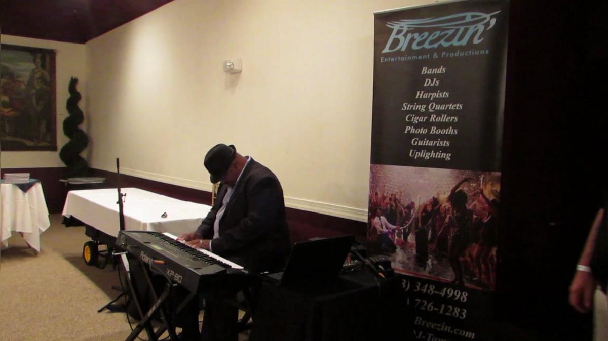 Pianist W.L.