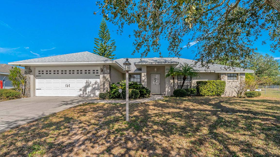 939 Oxford Way, Lake Wales, FL 33853