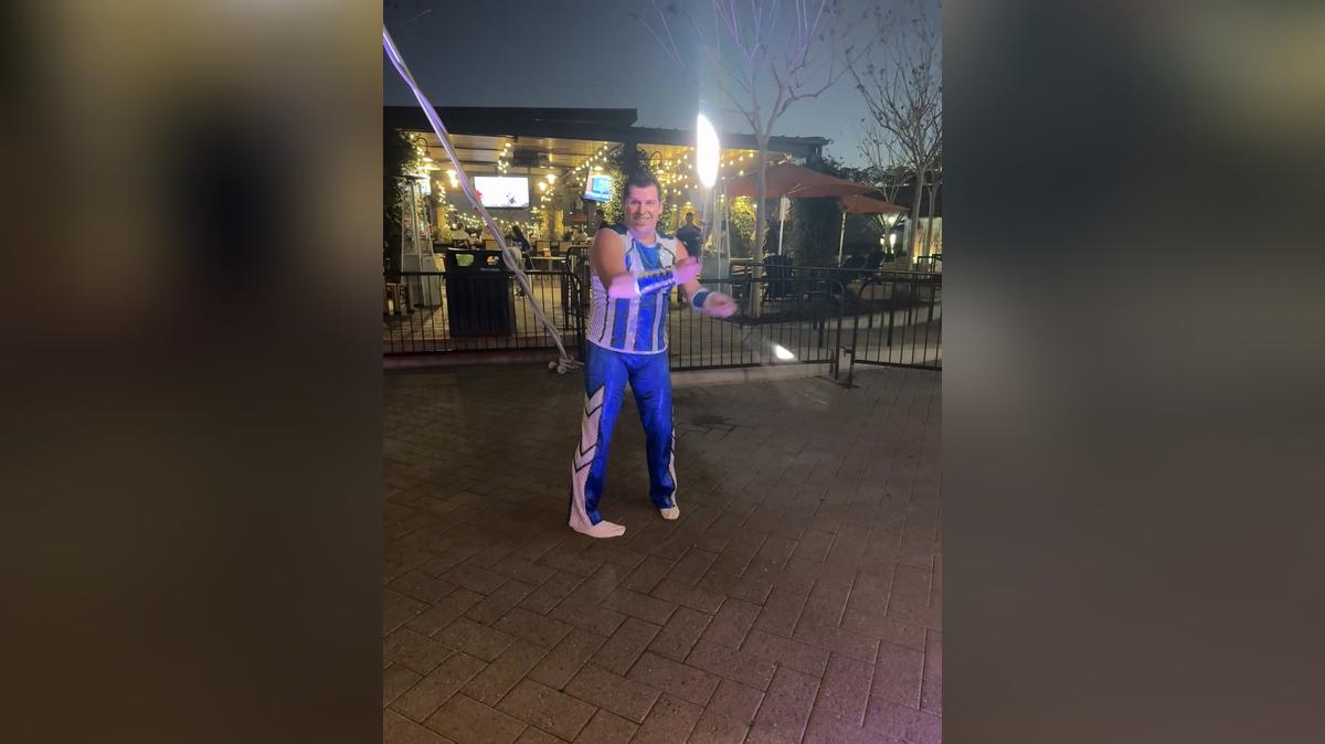 LED Wand Performer (C.V.)