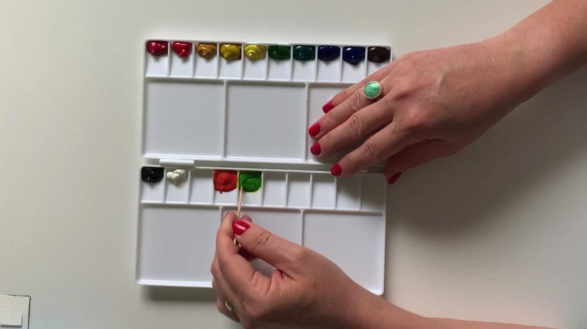 setting up watercolor palette W.MOV