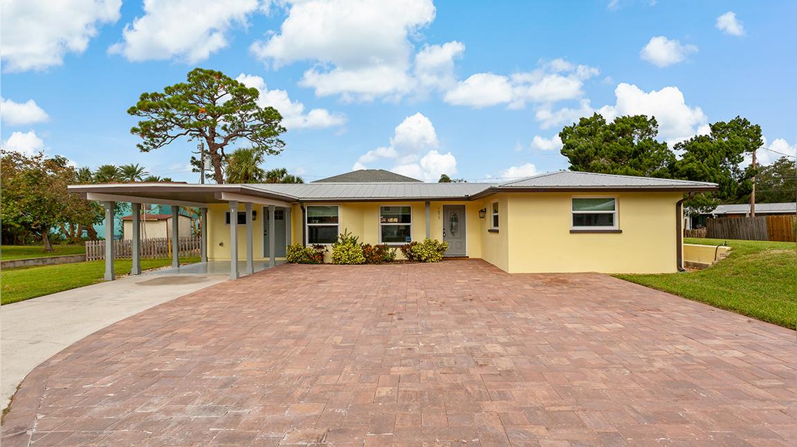 1675 Blakemore Ln, Sarasota, FL 34231