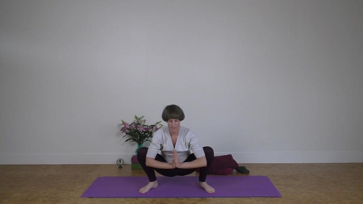 Energising pregnancy yoga class