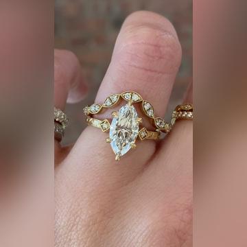 Lola-1.5ctMarquise-18kY-LeafProngs-NataliCurve