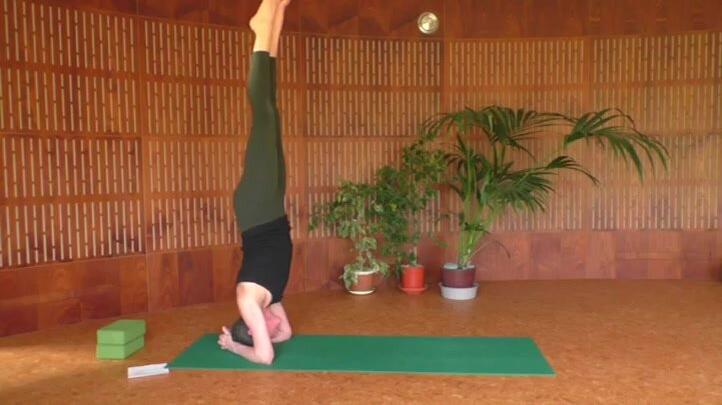 Effortless headstands