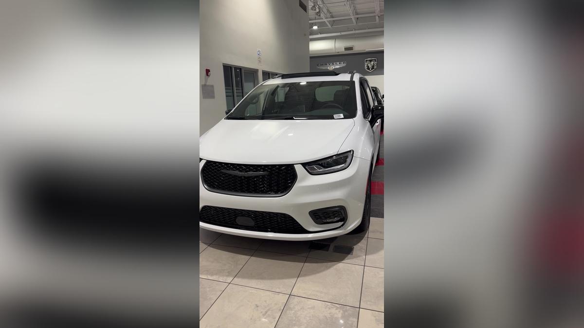 Paula's video 2026 Pacifica Limited by Carla @ Airport CDJR