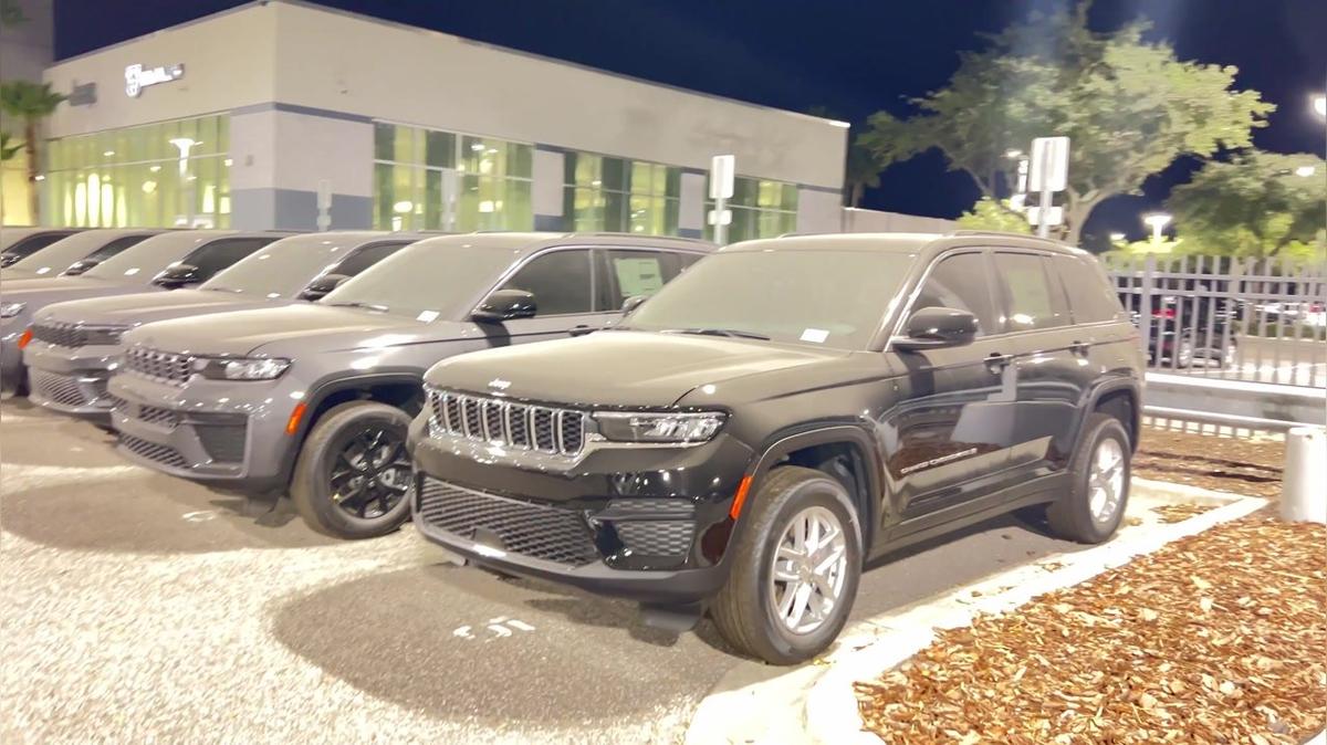 Nallely's Grand Cherokee lot video by Walter/ Airport CDJ 407-541-6200