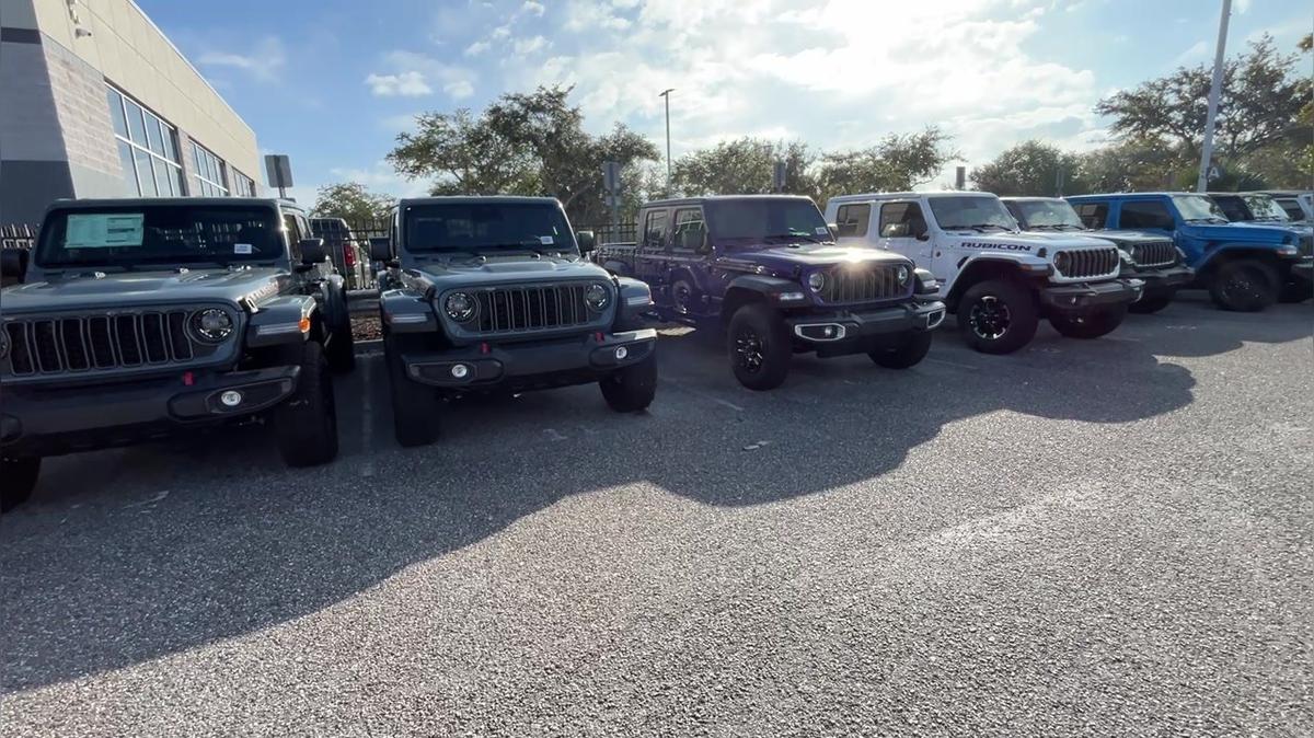 Jerry's Jeep Gladiator Lot Walk @AirportCDJR /// Joanis - 386.366.2227