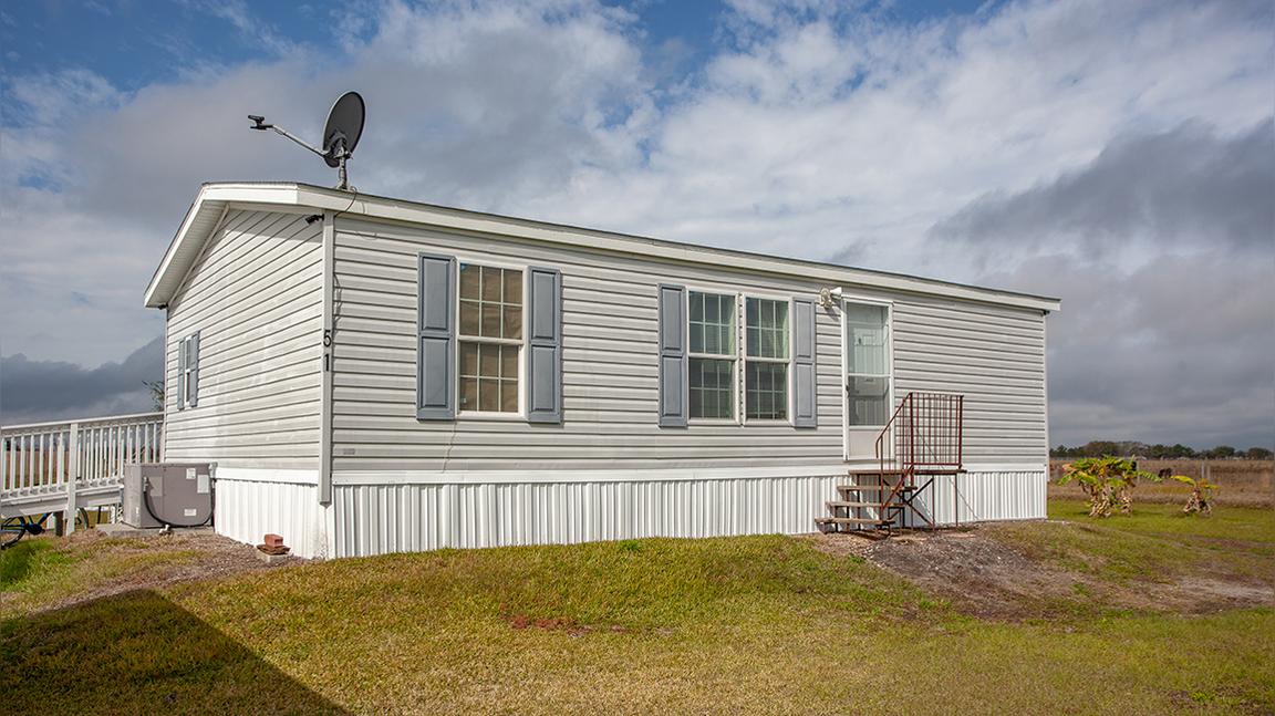 51 Meadow Way, Frostproof, FL 33843