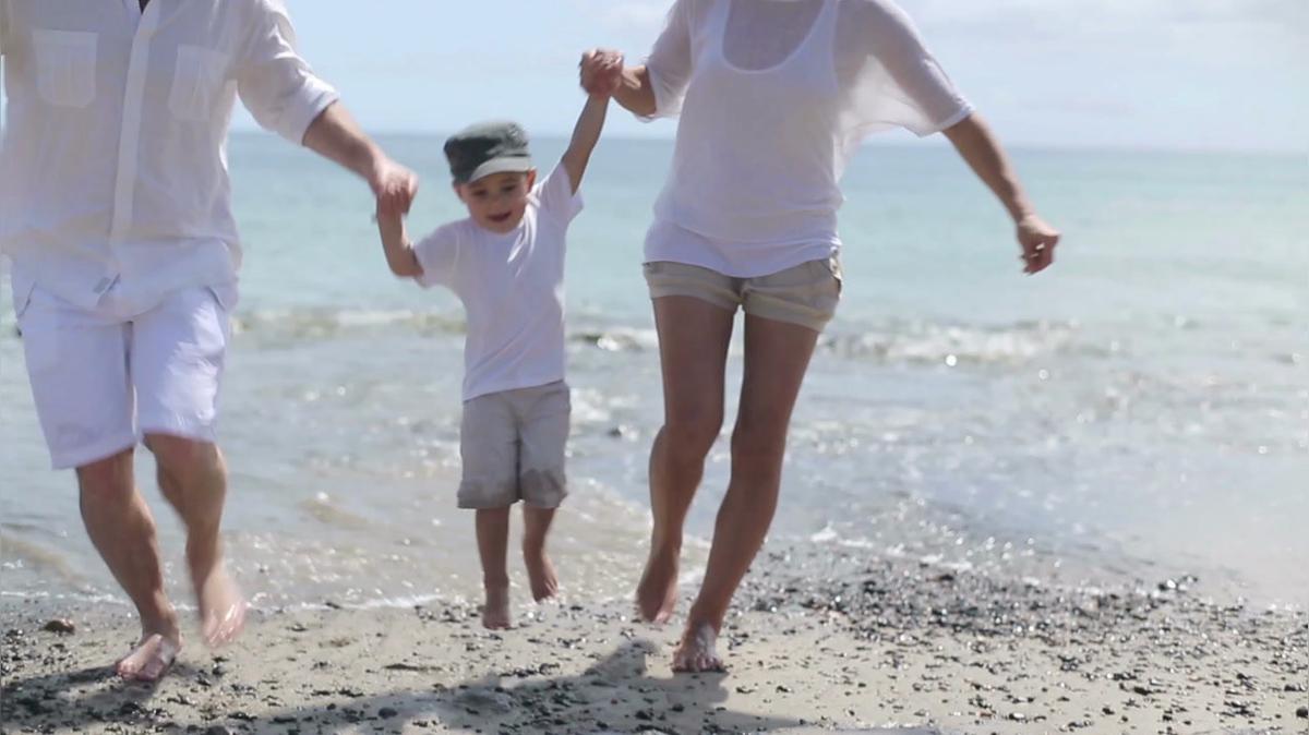 6 geniale Strand-Hacks für Babys und Kleinkinder