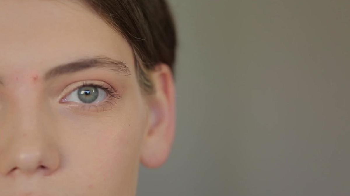 Pickel zwischen den Augenbrauen: Das verrät dein Gesicht über deine Gesundheit