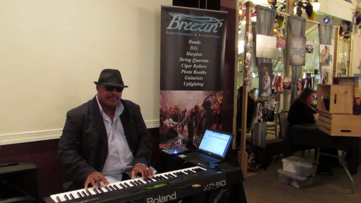 Pianist W.L.