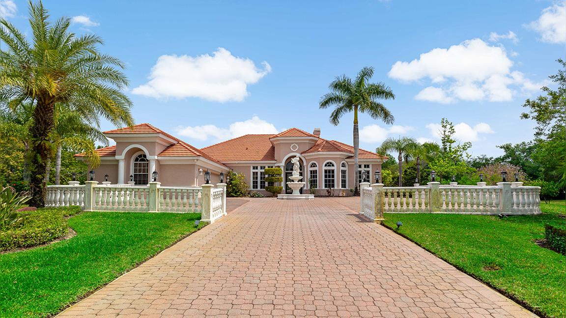 113 Rue Des Chateaux, Tarpon Springs, FL 34688