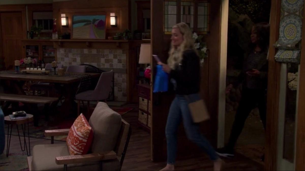 LG Wing - TheNeighborhood - CBS