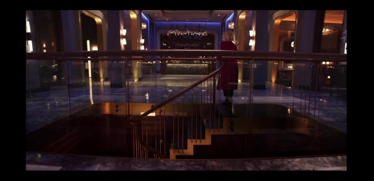 Square-The Flight Attendant- S2 E1.mp4
