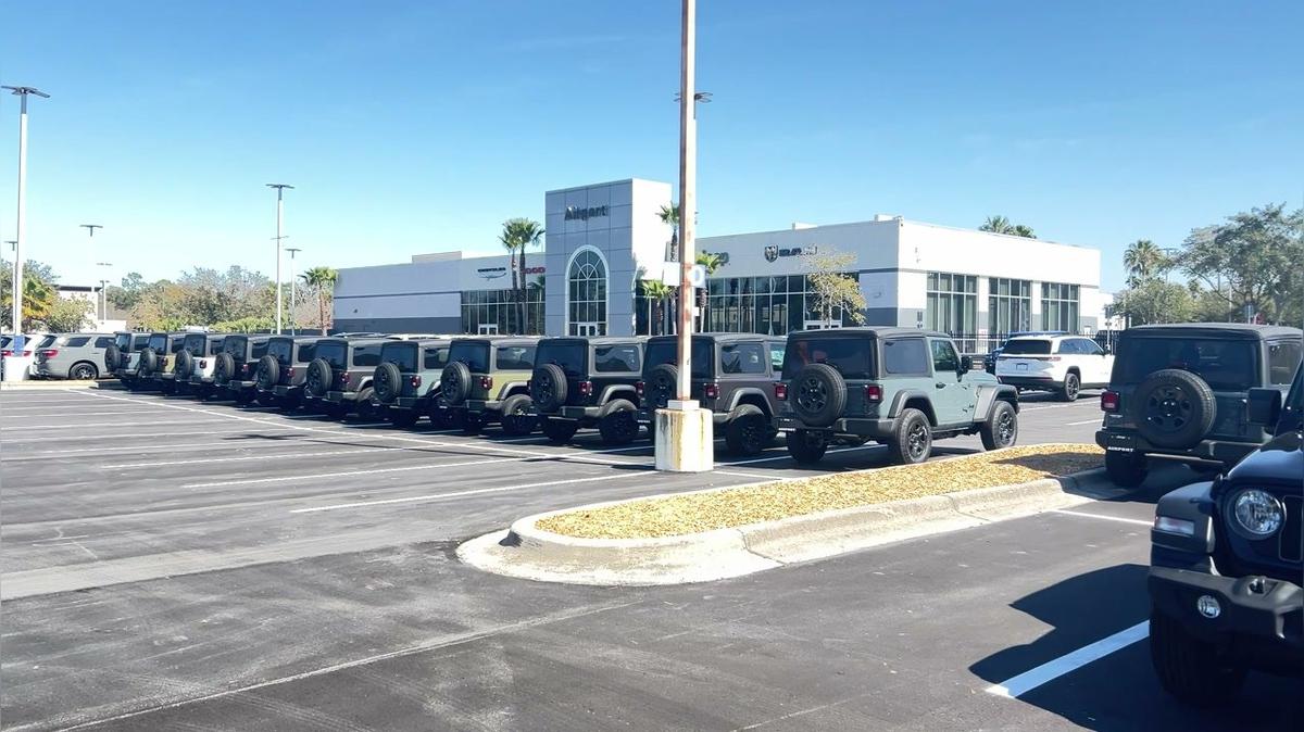 Kirstie's Wrangler lot video by Walter/ Airport CDJ 407-541-6200