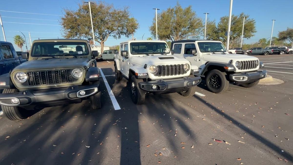 Jimmy's Jeep Gladiator @AirportCDJR /// Joanis 386.366.2227