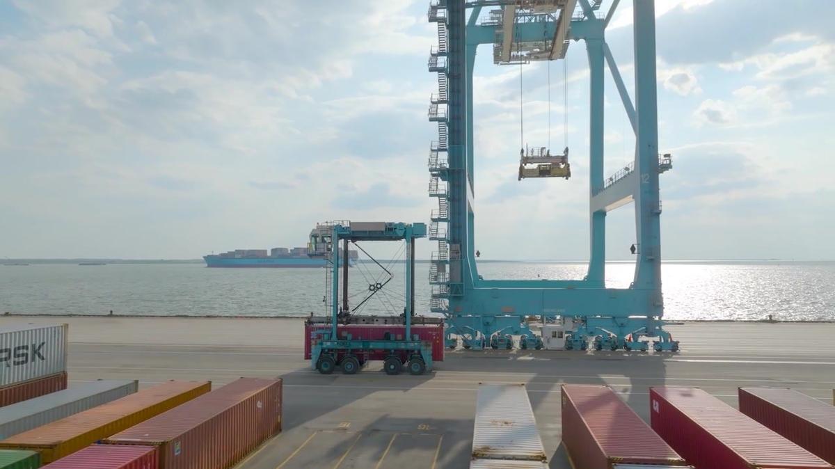PIT - Straddle Carrier Video