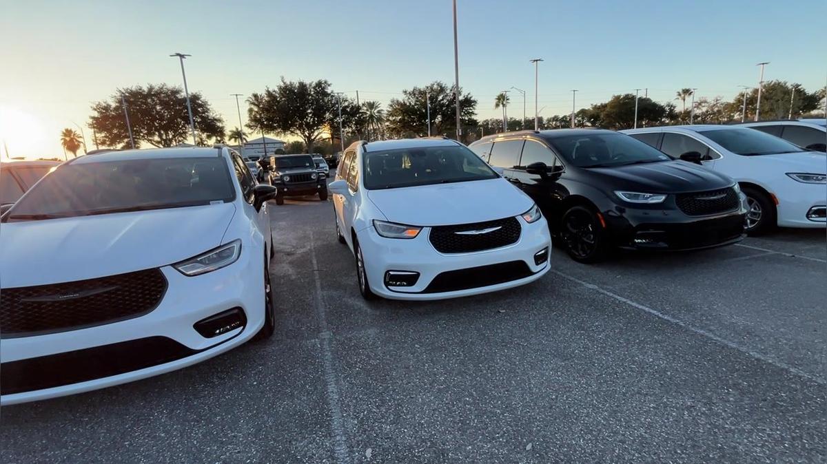 Joao's Chrysler Pacifica @Airport CDJR /// Joanis - 386.366.2227