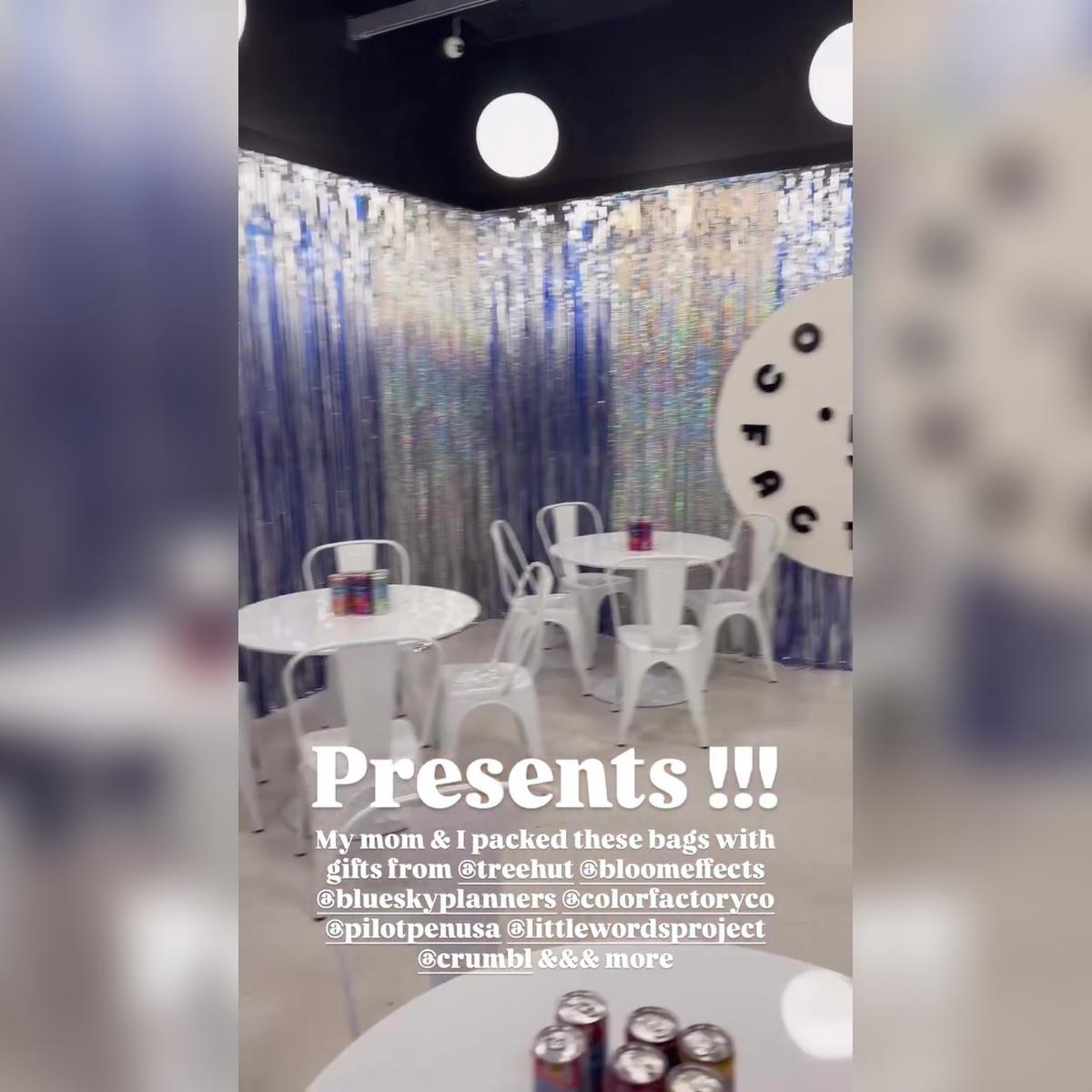 EXTRA Story holiday event