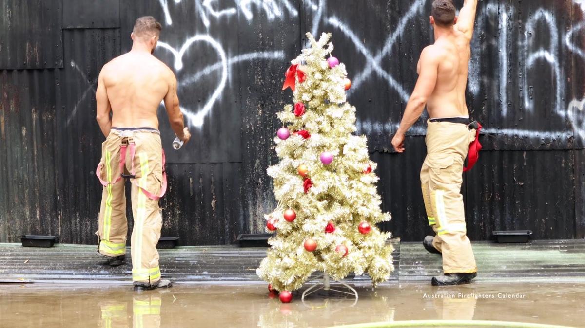 LANDSCAPE Merry Christmas from the Australian Firefighters Calendar